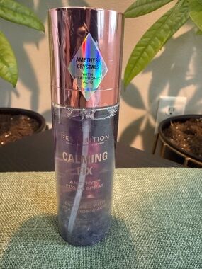 Makeup Revolution Calming Fix Amethyst Setting Spray